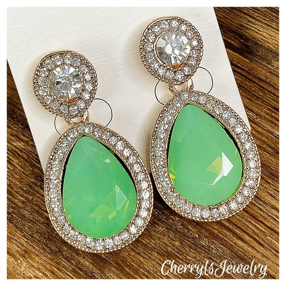 Prom Pageant Bridal Jewelry - Classic Green Crystal Drop Earrings  Wedding Bridal Bridesmaids Special Occasion